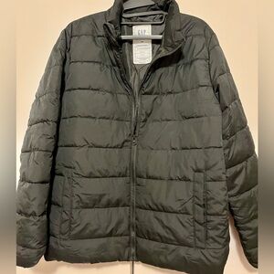 GAP Men's Black Puffer cold control Jacket. Size M